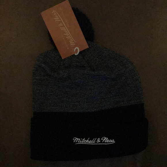 New Era Brooklyn Nets Beanie - Picture 2 of 3